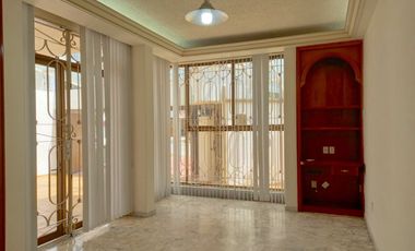 CASA EN RENTA IDEAL PARA OFICINA, SPA, CONSULTORIOS, CASA HABITACION, ETC. CERCA PARQUE METROPOLITANO.