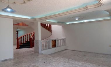 CASA EN RENTA IDEAL PARA OFICINA, SPA, CONSULTORIOS, CASA HABITACION, ETC. CERCA PARQUE METROPOLITANO.