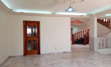 CASA EN RENTA IDEAL PARA OFICINA, SPA, CONSULTORIOS, CASA HABITACION, ETC. CERCA PARQUE METROPOLITANO.