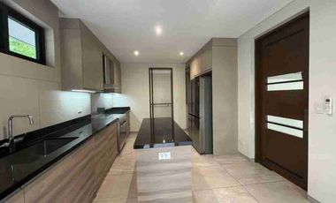 MCKINLEY HILL VILLAGE Taguig Corner Modern House for Lease