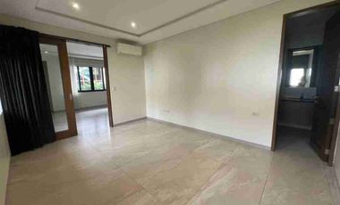MCKINLEY HILL VILLAGE Taguig Corner Modern House for Lease
