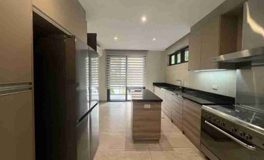 MCKINLEY HILL VILLAGE Taguig Corner Modern House for Lease