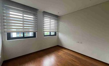 MCKINLEY HILL VILLAGE Taguig Corner Modern House for Lease