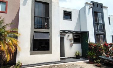 Casa de 3 recámaras en Fracc. Paseos del Campestre. Alberca y control de acceso 24 hrs