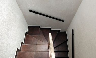 Casa de 3 recámaras en Fracc. Paseos del Campestre. Alberca y control de acceso 24 hrs