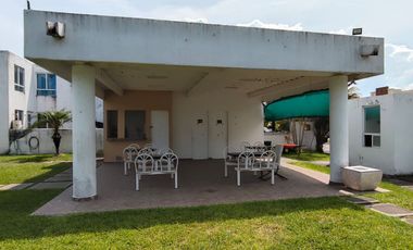 Casa de 3 recámaras en Fracc. Paseos del Campestre. Alberca y control de acceso 24 hrs