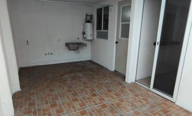 Casa de 3 recámaras en Fracc. Paseos del Campestre. Alberca y control de acceso 24 hrs