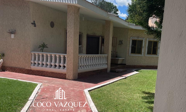 Hermosa y amplia casa en venta en Lomas de Españita, Irapuato.