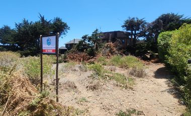 Exclusivo terreno a pasos del mar en condominio privado, en playa Punta de lobos.