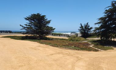 Exclusivo terreno a pasos del mar en condominio privado, en playa Punta de lobos.