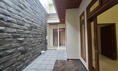 Rumah Mewah 261m² Dekat Fave Hotel Manahan Solo