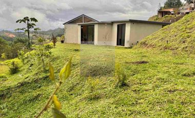 Casa campestre en Urbanización cerrada El Retiro