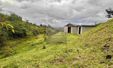 Casa campestre en Urbanización cerrada El Retiro