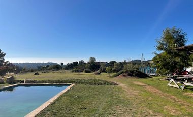 Vendemos Amplia parcela en el Batro de 5600 m2, posee casa, piscina, quincho y paltos, El Batro