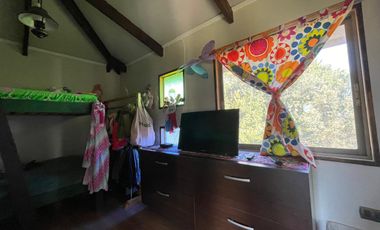 Vendemos Amplia parcela en el Batro de 5600 m2, posee casa, piscina, quincho y paltos, El Batro