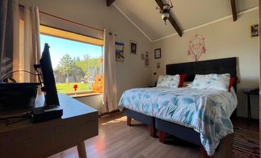 Vendemos Amplia parcela en el Batro de 5600 m2, posee casa, piscina, quincho y paltos, El Batro