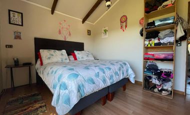 Vendemos Amplia parcela en el Batro de 5600 m2, posee casa, piscina, quincho y paltos, El Batro