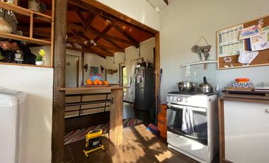 Vendemos Amplia parcela en el Batro de 5600 m2, posee casa, piscina, quincho y paltos, El Batro