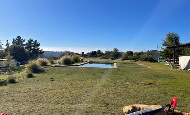 Vendemos Amplia parcela en el Batro de 5600 m2, posee casa, piscina, quincho y paltos, El Batro