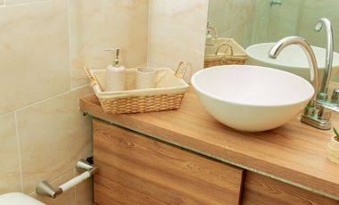 Vendo Apto amoblado En Mar Caribe, Quinto piso, Con ascensor