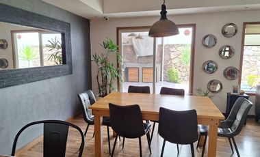 HERMOSA RESIDENCIA EN RINCONADAS DEL VALLE CON 3 RECAMARAS, ESTILO CONTEMPORANEO
