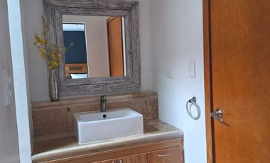 HERMOSA RESIDENCIA EN RINCONADAS DEL VALLE CON 3 RECAMARAS, ESTILO CONTEMPORANEO