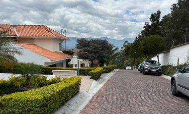 LINDA CASA DE VENTA EN TANDA – NAYÓN!!