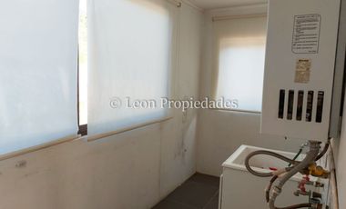 Leon Propiedades arrienda casa en Hacienda San José, Curacaví.