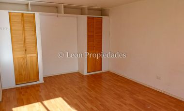 Leon Propiedades arrienda casa en Hacienda San José, Curacaví.