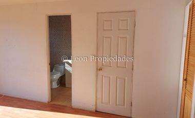 Leon Propiedades arrienda casa en Hacienda San José, Curacaví.