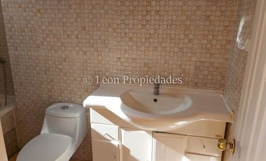 Leon Propiedades arrienda casa en Hacienda San José, Curacaví.