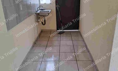 VENDO CASA EN LAGOS DE PUENTE MORENO.