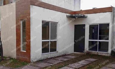 VENDO CASA EN LAGOS DE PUENTE MORENO.