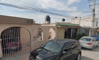 Casa en Remate Bancario en C. Huitzilopochtli, Azteca, 25756 Monclova, Coah. (65% debajo de su valor comercial)
