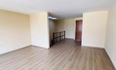 hermosa casa en venta a estrenar a pocos metros de la av Ordóñez laso en cuenca San Sebastián