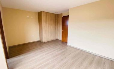 hermosa casa en venta a estrenar a pocos metros de la av Ordóñez laso en cuenca San Sebastián