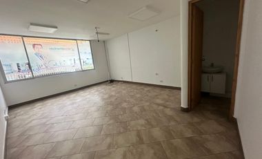 LOCAL COMERCIAL DE ARRIENDO PARA CONSULTORIO MÉDICO!!  CUMBAYÁ!!