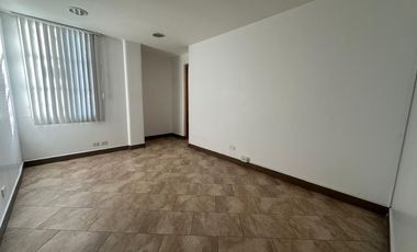 LOCAL COMERCIAL DE ARRIENDO PARA CONSULTORIO MÉDICO!!  CUMBAYÁ!!