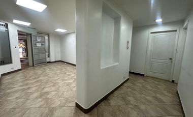 LOCAL COMERCIAL DE ARRIENDO PARA CONSULTORIO MÉDICO!!  CUMBAYÁ!!
