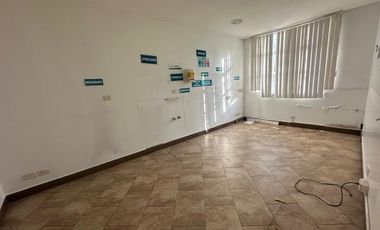 LOCAL COMERCIAL DE ARRIENDO PARA CONSULTORIO MÉDICO!!  CUMBAYÁ!!