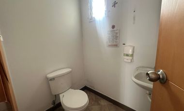LOCAL COMERCIAL DE ARRIENDO PARA CONSULTORIO MÉDICO!!  CUMBAYÁ!!