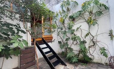 Departamento en renta en la Americana, con hermoso jardín interior