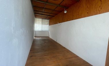 Departamento en renta en la Americana, con hermoso jardín interior