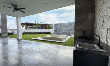 CASA EN VENTA EN FRACCIONAMIENTO LOMAS DE COCOYOC, MORELOS