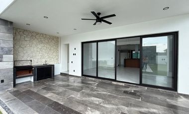 CASA EN VENTA EN FRACCIONAMIENTO LOMAS DE COCOYOC, MORELOS