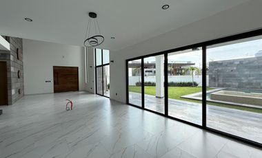 CASA EN VENTA EN FRACCIONAMIENTO LOMAS DE COCOYOC, MORELOS