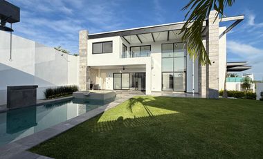 CASA EN VENTA EN FRACCIONAMIENTO LOMAS DE COCOYOC, MORELOS