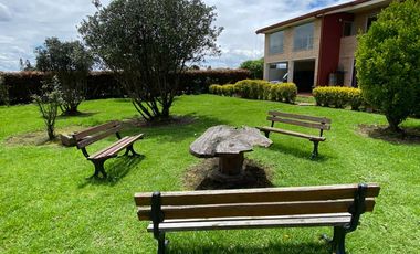 CASA LOTE CON PERRERA EN VENTA - CHÍA