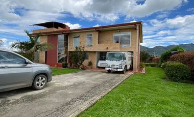 CASA LOTE CON PERRERA EN VENTA - CHÍA
