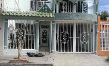 CASA EN VENTA CERCA DE LA CLÍNICA #1 DEL IMSS CALLE CRISTÓBAL COLÓN